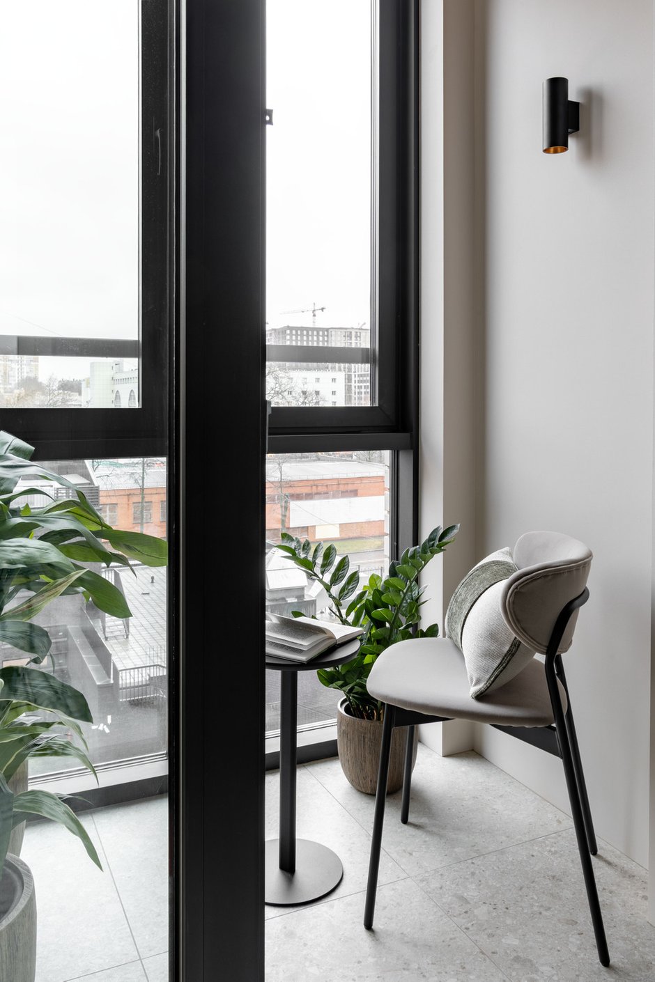 Фотография:  в стиле , Малогабаритная квартира, Квартира, Проект дня, Москва, 1 комната, 40-60 метров, Ирина Долганова, современный с элементами минимализма и скандинавского стиля – фото на INMYROOM