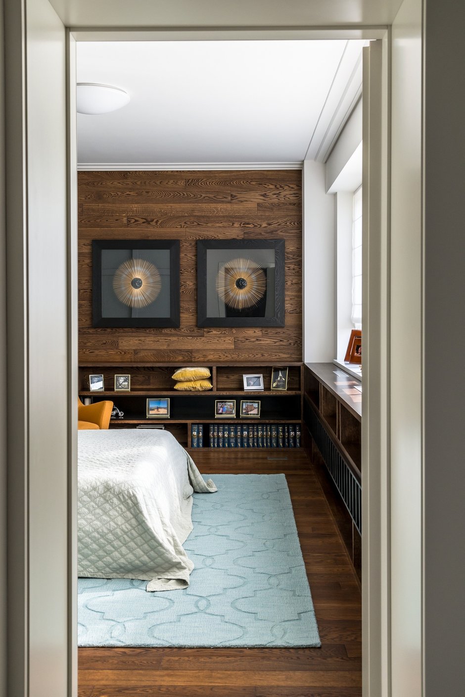 Фотография: Спальня в стиле Эко, Квартира, Проект недели, Москва, Кирпичный дом, 3 комнаты, Более 90 метров, Галина Микулик – фото на INMYROOM