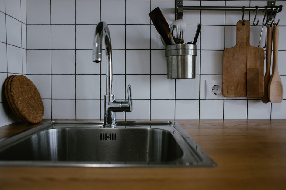 Фотография: Кухня и столовая в стиле Скандинавский, Квартира, Студия, Проект дня, Мансарда, Сочи, Кирпичный дом, Мария Панченко, 40-60 метров – фото на INMYROOM