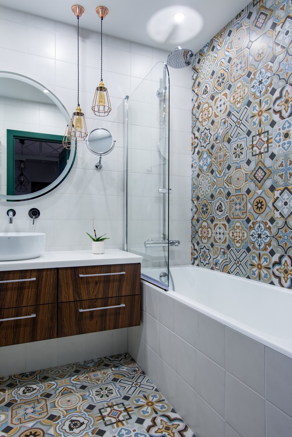 Фотография: Ванная в стиле Современный, Эклектика, Квартира, Белый, Проект дня, Черный, Москва, Зеленый, Бежевый, Желтый, Панельный дом, 2 комнаты, Евгений Гнесин, Roomba Interior – фото на INMYROOM