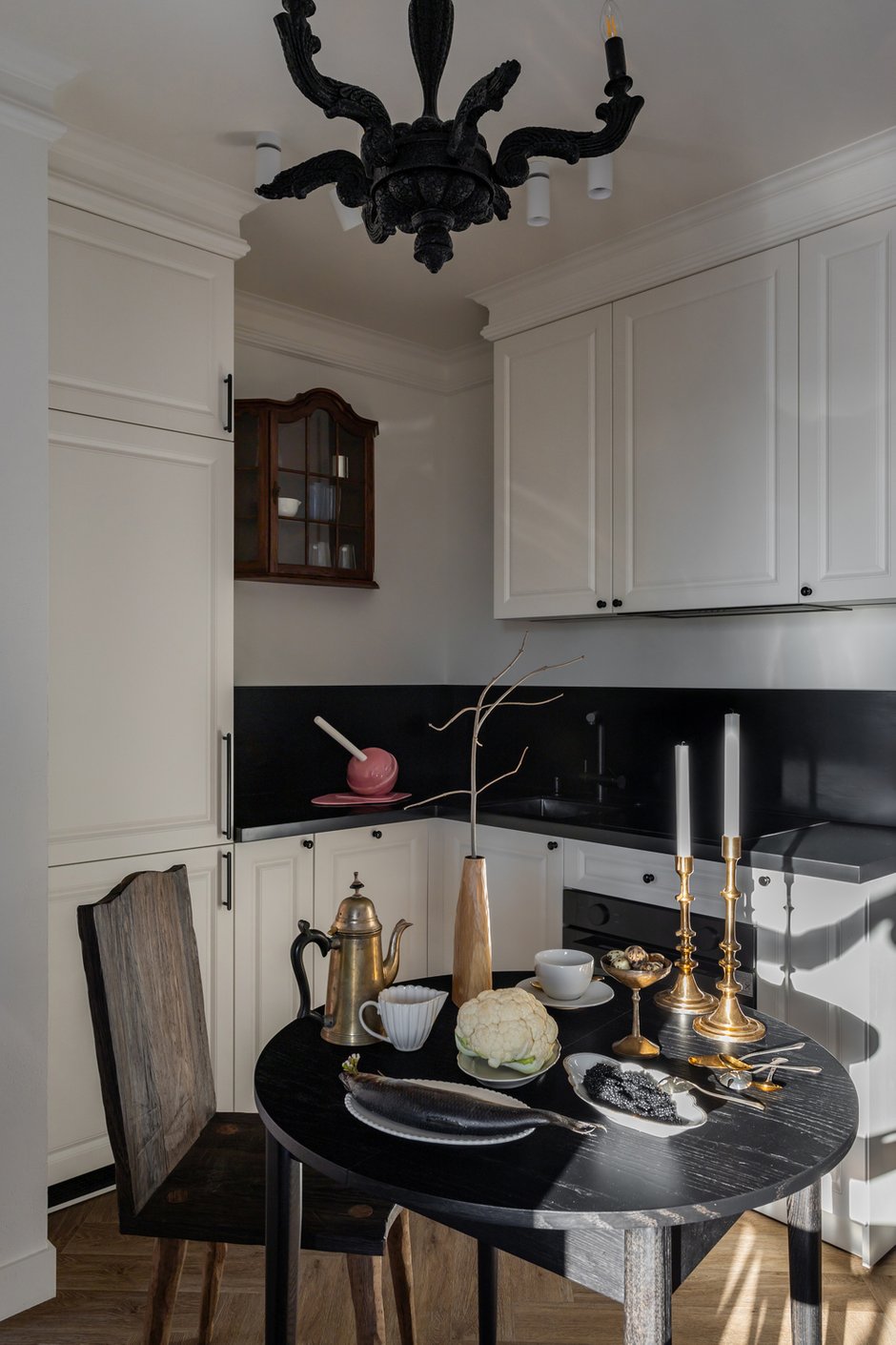 Фотография: Кухня и столовая в стиле Современный, Эклектика, Винтажный, Квартира, Проект дня, Москва, Сара Михайлова – фото на INMYROOM