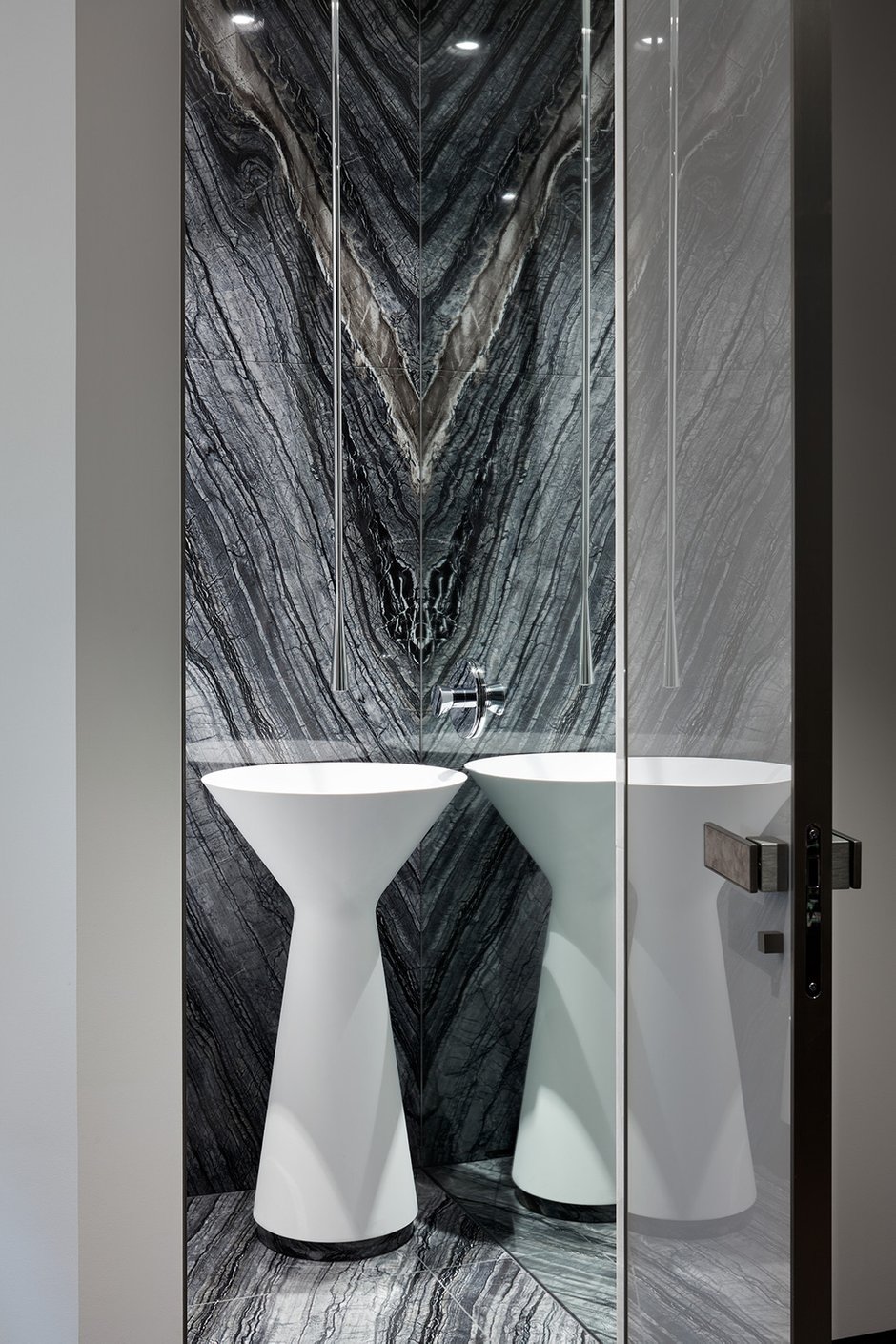 Фотография: Ванная в стиле Современный, Квартира, Проект недели, Москва, Ариана Ахмад, 4 и больше, Более 90 метров, Монолитно-кирпичный, #эксклюзивныепроекты – фото на INMYROOM