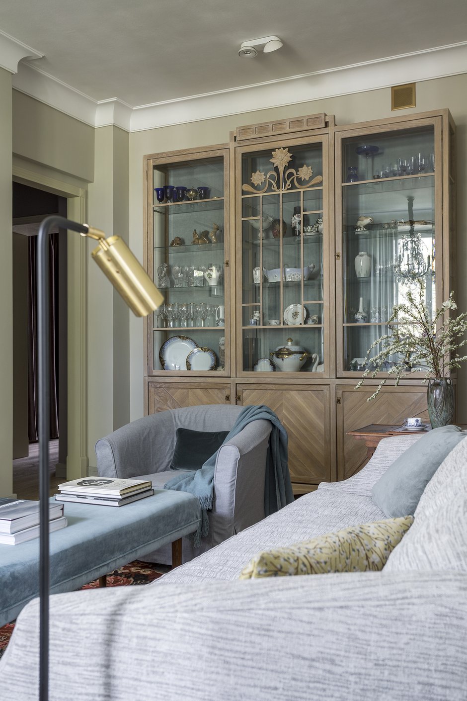 Фотография: Гостиная в стиле Прованс и Кантри, Классический, Эклектика, Квартира, Проект недели, Москва, Елена Зуфарова, Сталинка, Кирпичный дом, 3 комнаты, 60-90 метров – фото на INMYROOM