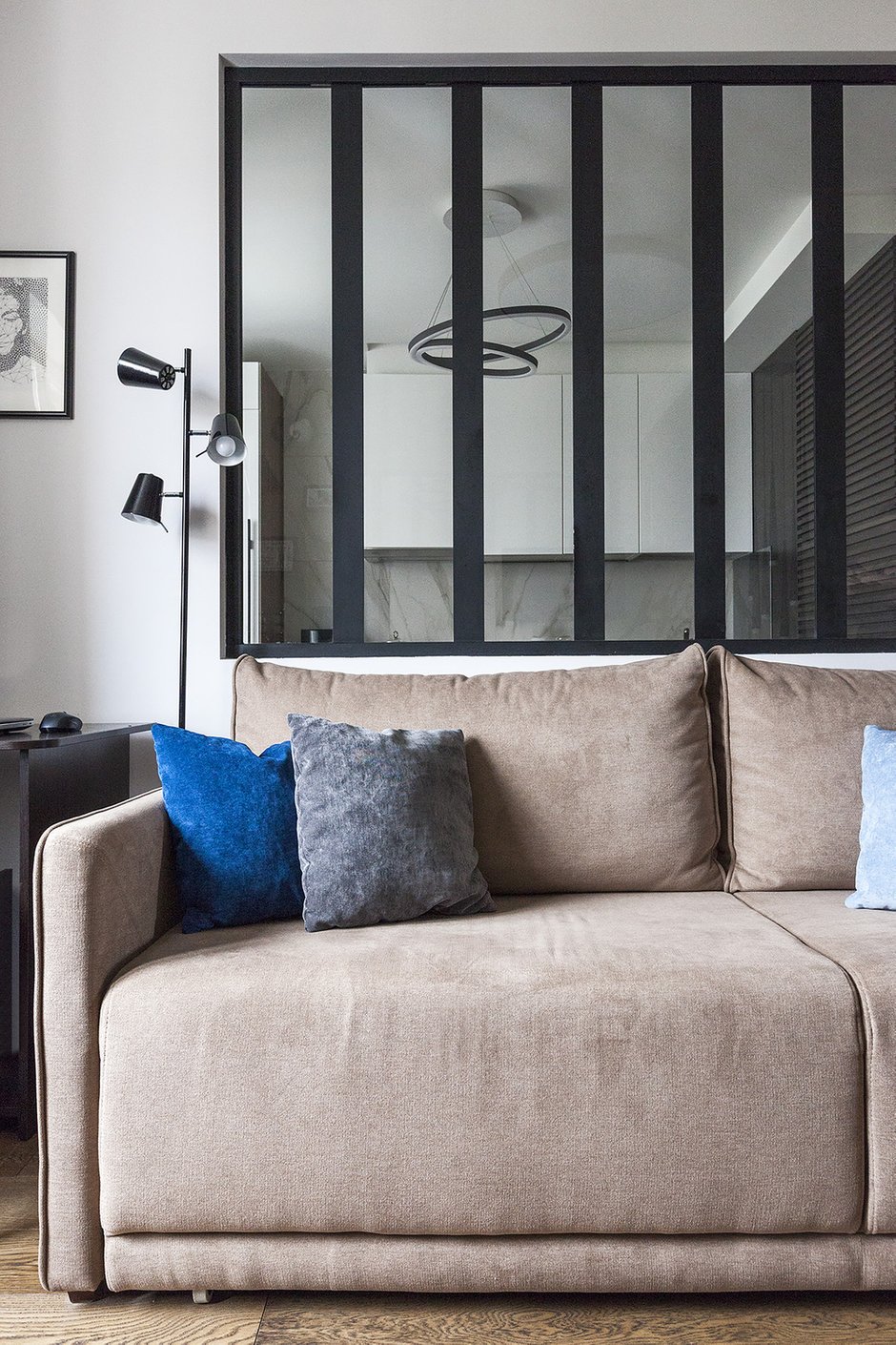 Фотография: Гостиная в стиле Современный, Квартира, Проект недели, Samsung, Виктория Золина, 1 комната, 40-60 метров, Монолитно-кирпичный – фото на INMYROOM