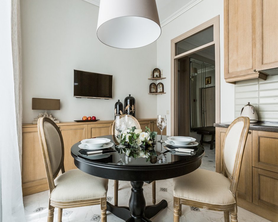 Фотография: Кухня и столовая в стиле Классический, Современный, Квартира, Проект недели, Москва, Монолитный дом, 2 комнаты, 60-90 метров, Елена Лазутина – фото на INMYROOM