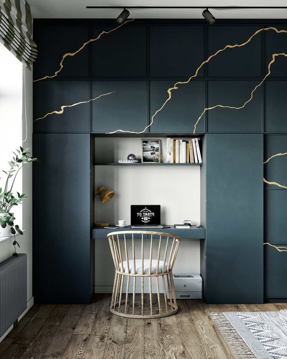 В шкафу прячется рабочее место. 