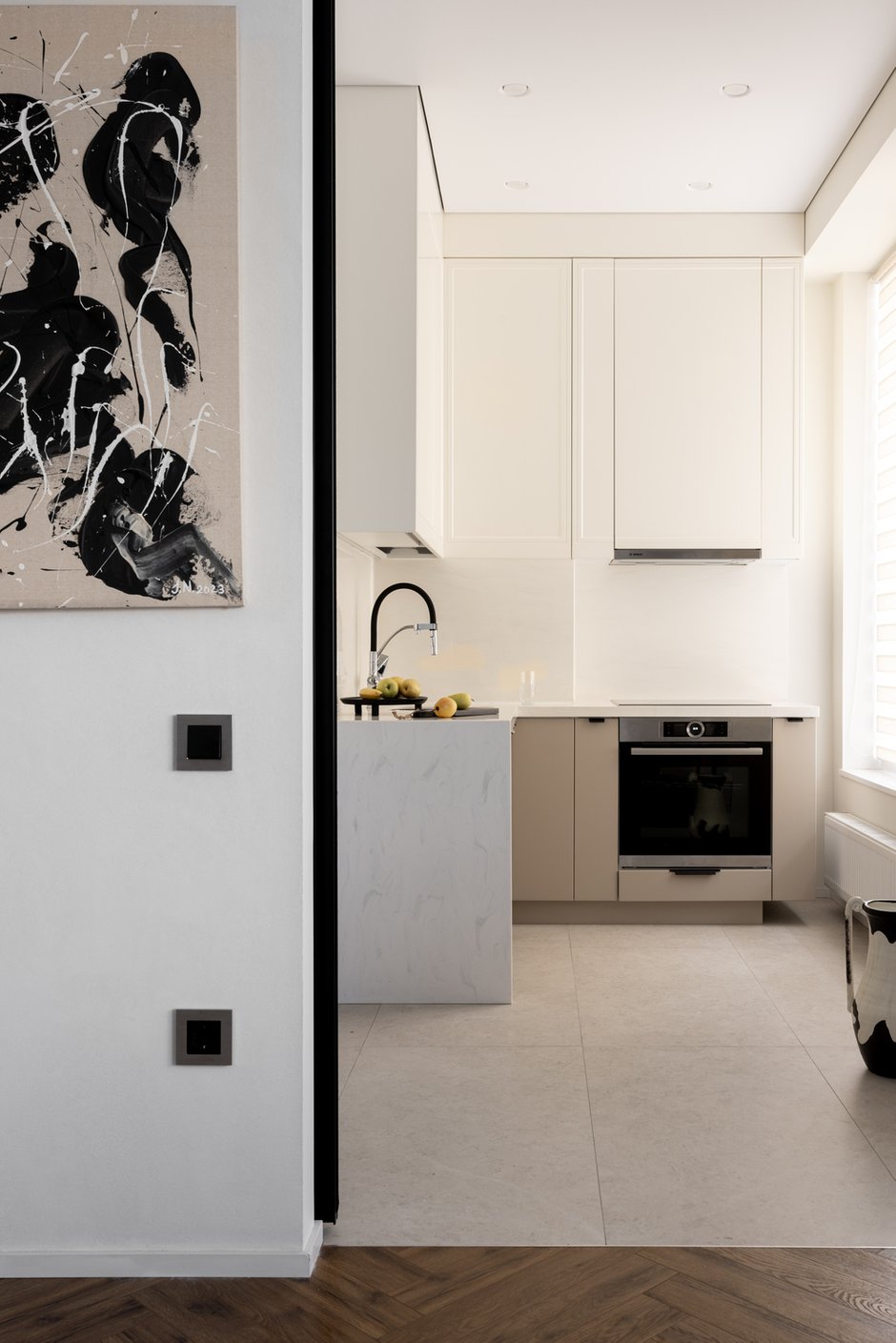 Фотография:  в стиле , Квартира, Проект дня, Монолитный дом, 3 комнаты, Алматы, минимализм с элементами современного дизайна, Данара Байтурсынова – фото на INMYROOM