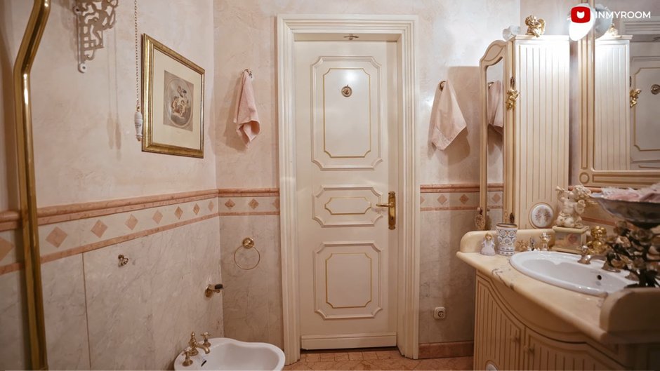 Фотография: в стиле , советский дизайн, LIFESTYLE, Людмила Гурченко, Квартира Людмилы Гурченко, жизнь актрисы, квартира актрисы, советские актрисы, жилье ссср, жизнь Людмилы Гурченко, Гардероб Людмилы Гурченко, как одевалась Людмила Гурченко, образы Людмилы Гурченко, одежда Людмилы Гурченко, как жила Людмила Гурченко, квартира Людмила Гурченко, Гурченко, Коллекция Гурченко, Урановое стекло Гурченко – фото на INMYROOM