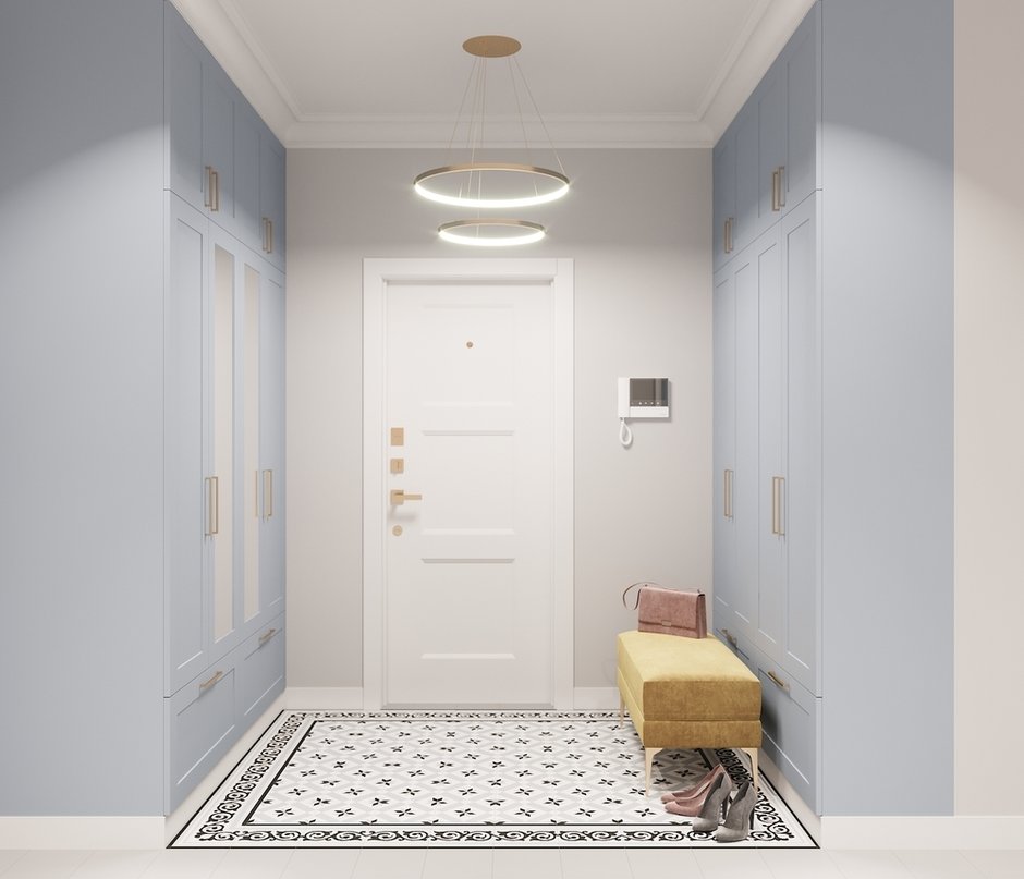 Прихожую немного перенесли. Благодаря этому получилось сделать ровный «коврик» из плитки, что зрительно отделяет зону, и организовать много мест хранения.