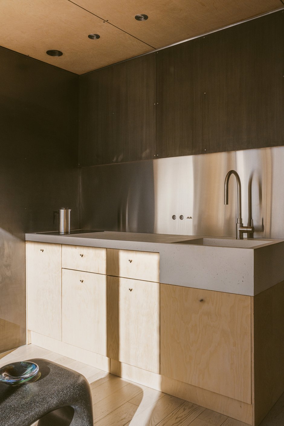 Фотография: в стиле , Квартира, Проект дня, Екатеринбург, 2 комнаты, 40-60 метров, современный с элементами минимализма и хай-тек – фото на INMYROOM