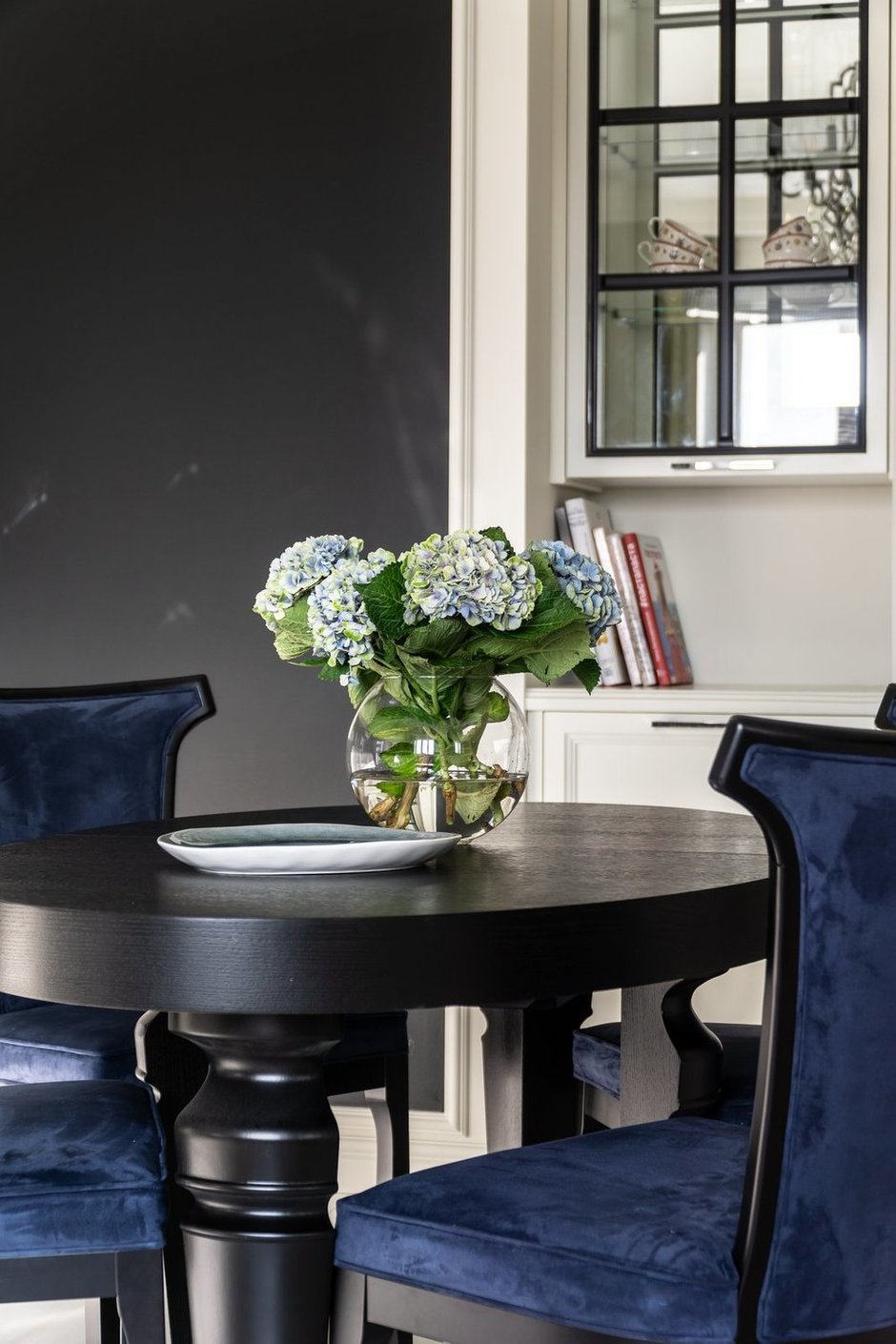 Фотография: Кухня и столовая в стиле Классический, Современный, Квартира, Белый, Проект дня, Москва, Бежевый, 3 комнаты, Более 90 метров, Кристина Изотова – фото на INMYROOM