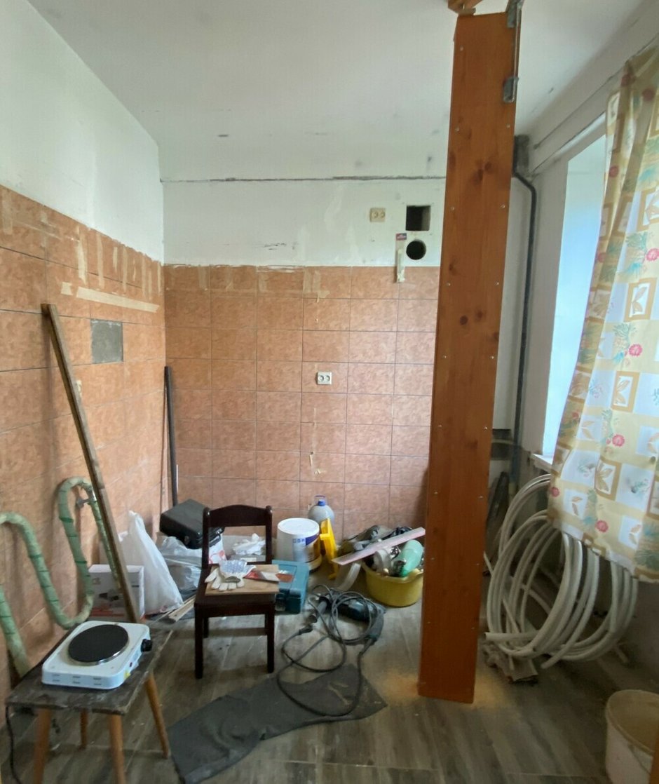 Фото: в стиле, Квартира, Перепланировка, перепланировка в хрущевке, ремонт трешки, кухня в хрущевке, как обустроить кухню в хрущевке, как украсить трешку, интерьер трешки, как оформить трешку, планировка узкой кухни в хрущевке, обустройство двухкомнатной квартиры в хрущевке, ремонт в хрущевке, современный интерьер в хрущевке, дизайн ванной комнаты в хрущевке, перепланировка хрущевки, ремонт хрущевки, хрущевка, 3 комнаты, перепланировка в трешке, квартира в хрущевке, трешка в хрущевке — фото на INMYROOM