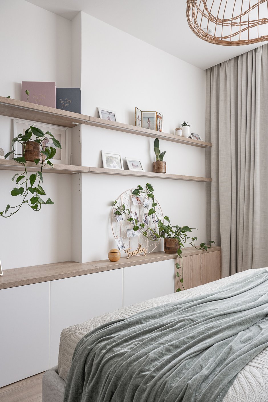 Фотография: Спальня в стиле Скандинавский, Современный, Эко, Квартира, Проект недели, Москва, Монолитный дом, 4 и больше, Более 90 метров, бюро «Образ жизни», Анастасия Кутовая – фото на INMYROOM