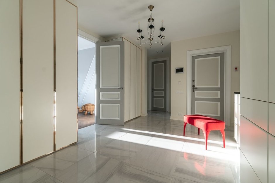 Фотография: Прихожая в стиле Классический, Современный, Квартира, Белый, Проект дня, Москва, Бежевый, 3 комнаты, Более 90 метров, Кристина Изотова – фото на INMYROOM