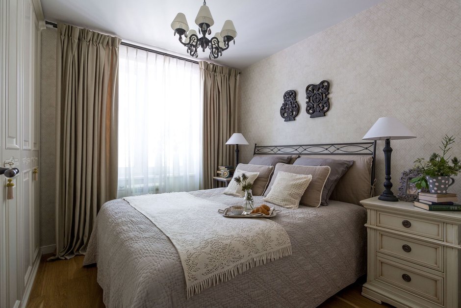 Фотография:  в стиле , Прованс и Кантри, Квартира, Россия, Du Bout Du Monde, Restoration Hardware, Проект недели, Бежевый, SLV, SELVA, NOVAMOBILI, Finex, Новая Москва, Jacob Delafon, UltraWood, Bandini, Tonin Casa, как оформить трешку, Smeg, Татьяна Иванова, Margaroli, Ragno, Berliner Messing Lampen, Twyford, «Интерьерная лавка», Caprigo, Supergres, Beсkers, Bernazzoli, Corian, Garofoli, «Европрестиж», Merten, Busnelli, Veneta Sedie, дизайн трешки в панельном доме, дизайн трешки в доме серии П-68, П-68 – фото на INMYROOM
