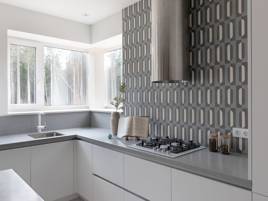 Фотография: Кухня и столовая в стиле Современный, Минимализм, Дом, Проект дня, Дом и дача, Ленинградская область, 4 и больше, Более 90 метров, Светлана Куксова, минимализм с элементами современного дизайна – фото на INMYROOM