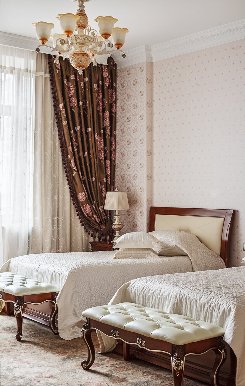 Фотография: Спальня в стиле Классический, Квартира, Проект недели, Москва, Сергей Красюк, ID project, Старый фонд, Дом на Набережной, 3 комнаты, Более 90 метров – фото на INMYROOM