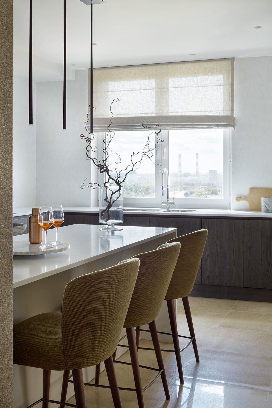 Фотография: Кухня и столовая в стиле Современный, Квартира, Проект недели, Москва, Ариана Ахмад, Татьяна Карякина, Монолитный дом, 3 комнаты, Более 90 метров, #эксклюзивныепроекты – фото на INMYROOM