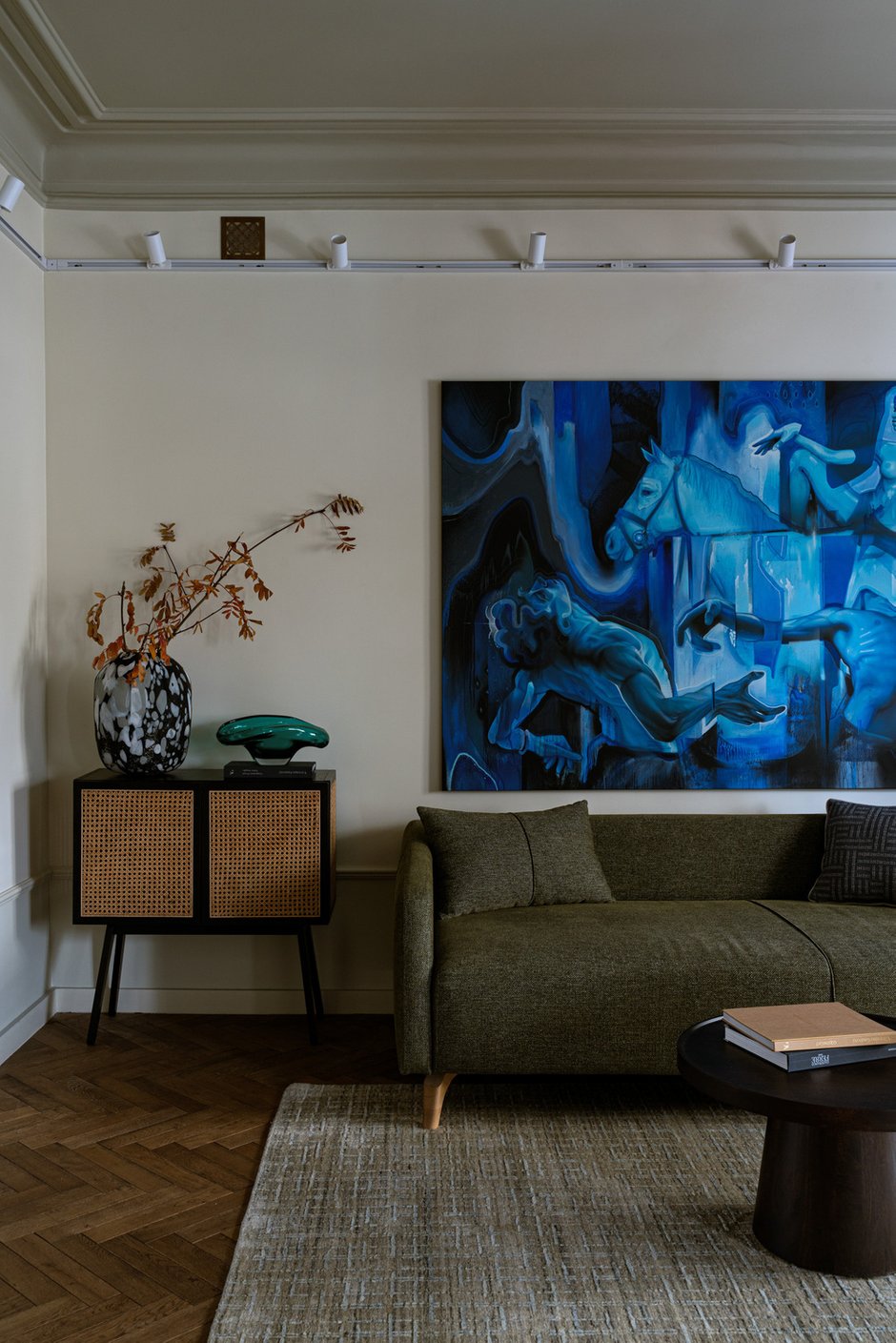 Фотография:  в стиле , Квартира, Проект дня, Сталинка, 3 комнаты, 40-60 метров, фото интерьера, дизайн интерьера фото, эклектика с элементами винтажа – фото на INMYROOM