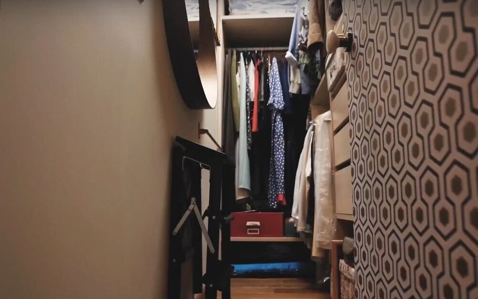 Фотография:  в стиле , Интерьер комнат, Интерьерный стиль, Дизайн интерьера, Советы, как оубстроить гардеробную, гардеробная в малогабаритке, обустройство отдельной гардеробной, гардеробная в квартире, квартира с гардеробной, хранение в маленькой гардеробной, проектирование гардеробной, гардеробные, Как сделать гардеробную в хрущевке, интерьер гардеробной – фото на INMYROOM