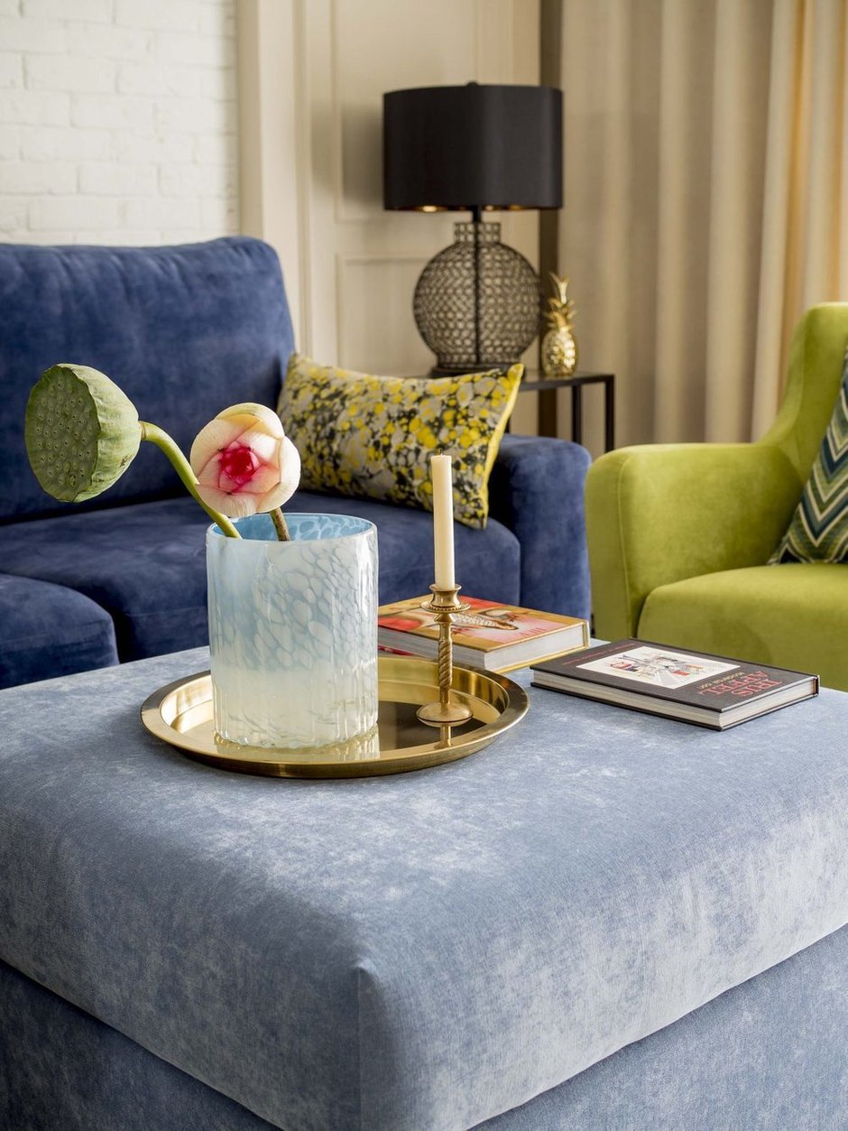 Фотография: Гостиная в стиле Современный, Эклектика, Квартира, Проект недели, Зеленый, Желтый, Синий, Голубой, Оранжевый, ПРЕМИЯ INMYROOM – фото на INMYROOM