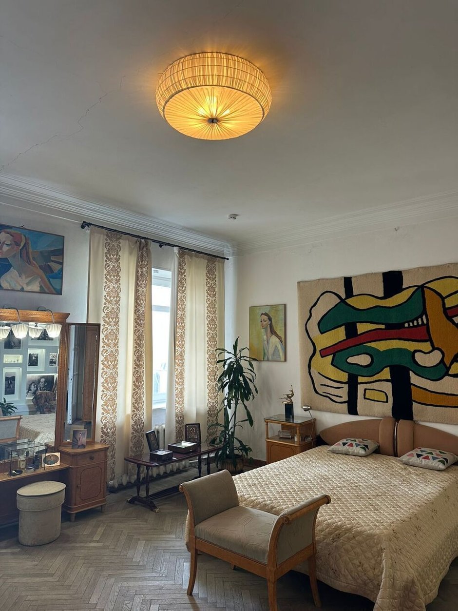 Фотография: в стиле, Интерьер комнат, Дизайн интерьера, ОБРАЗ ЖИЗНИ, Майя Плисецкая, жизнь Майи Плисецкой, где жила Майя Плисецкая, Квартира Майи Плисецкой, Квартира Майи Плисецкой на Тверской, что Плисецкая делала каждый день, как жила Майя Плисецкая, Плисецкая не делала ремонт, Плисецкая прожила в квартире 52 года, Плисецкая и Щедрин, Квартира Плисецкой на Тверской, Плисецкая, цитаты Майи Плисецкой, Квартира Плисецкой – фото на INMYROOM