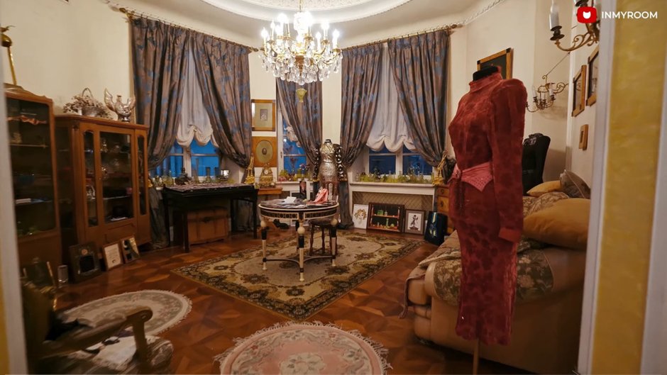 Фотография: в стиле , советский дизайн, LIFESTYLE, Людмила Гурченко, Квартира Людмилы Гурченко, жизнь актрисы, квартира актрисы, советские актрисы, жилье ссср, жизнь Людмилы Гурченко, Гардероб Людмилы Гурченко, как одевалась Людмила Гурченко, образы Людмилы Гурченко, одежда Людмилы Гурченко, как жила Людмила Гурченко, квартира Людмила Гурченко, Гурченко, Коллекция Гурченко, Урановое стекло Гурченко – фото на INMYROOM