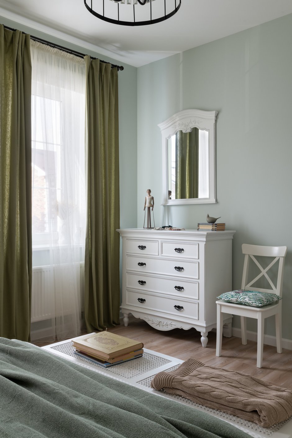 Фотография: Спальня в стиле Прованс и Кантри, Классический, Дом, Проект недели, Анна Крапивко, Кирпичный дом, 4 и больше, Более 90 метров – фото на INMYROOM