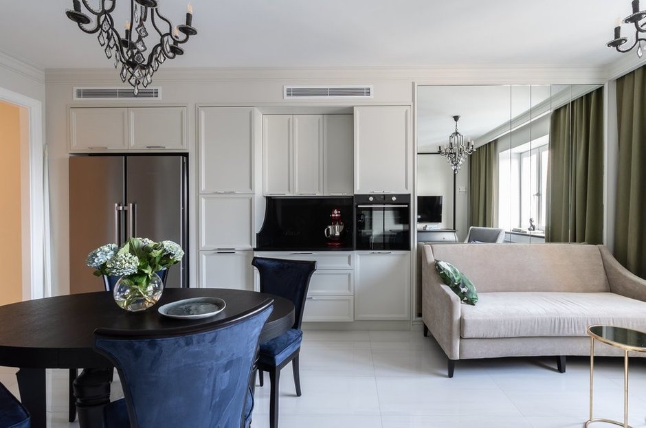 Фотография: Кухня и столовая в стиле Классический, Современный, Квартира, Белый, Проект дня, Москва, Бежевый, 3 комнаты, Более 90 метров, Кристина Изотова – фото на INMYROOM