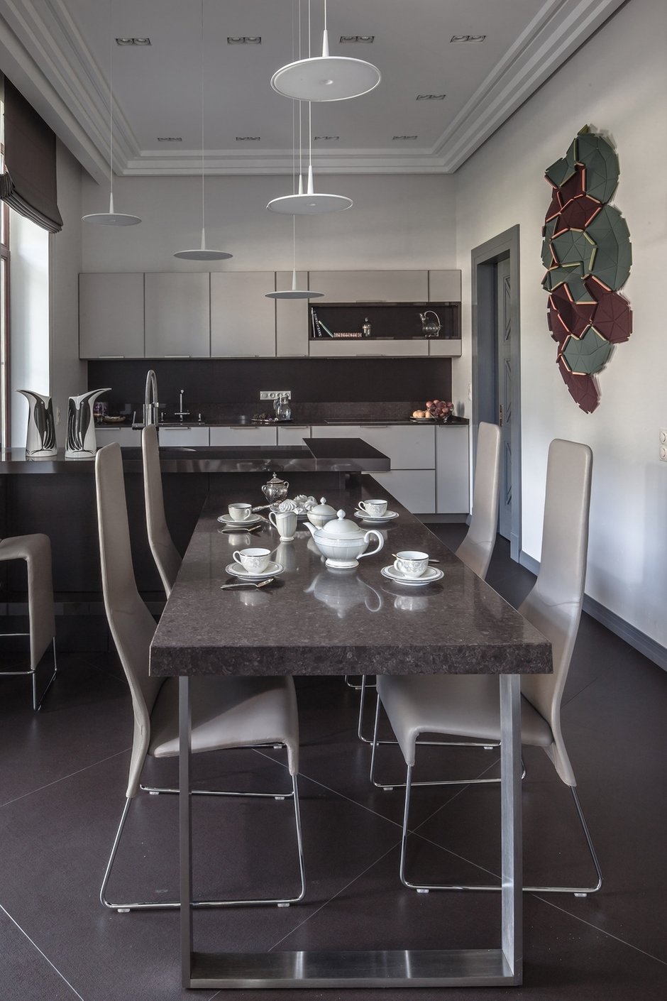 Фотография: Кухня и столовая в стиле Современный, Эклектика, Дом, Проект недели, Дом и дача, Новая Москва, 4 и больше, Более 90 метров, Марина Бирюкова, Елизавета Голубцова, BIGO – фото на INMYROOM