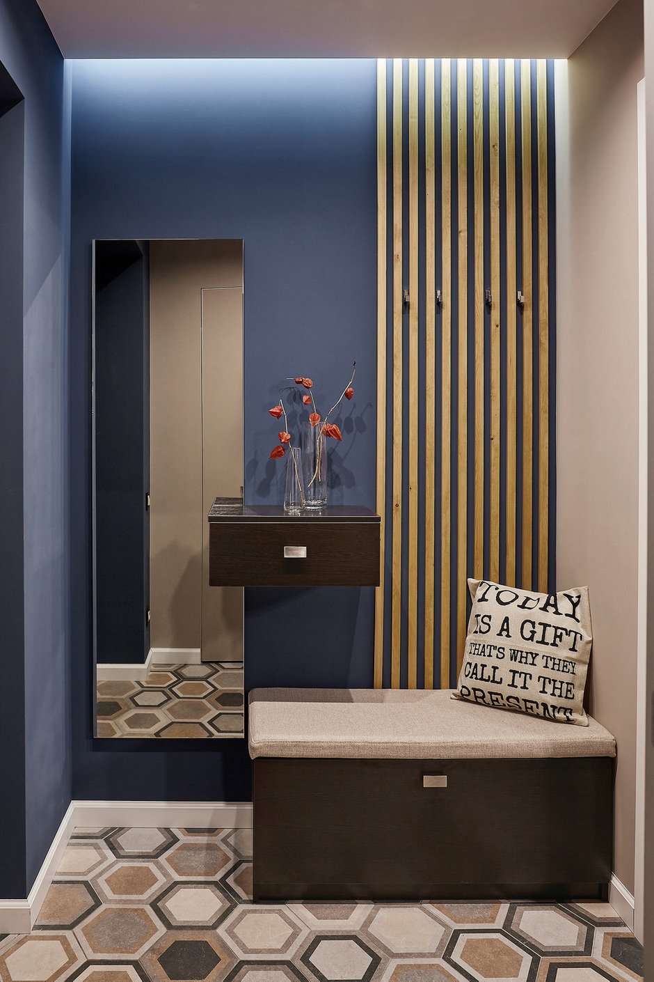 Фотография: Прихожая в стиле Современный, Малогабаритная квартира, Квартира, Студия, Проект недели, Бежевый, Синий, Монолитный дом, до 40 метров, Киров, Анна Воробьева – фото на INMYROOM