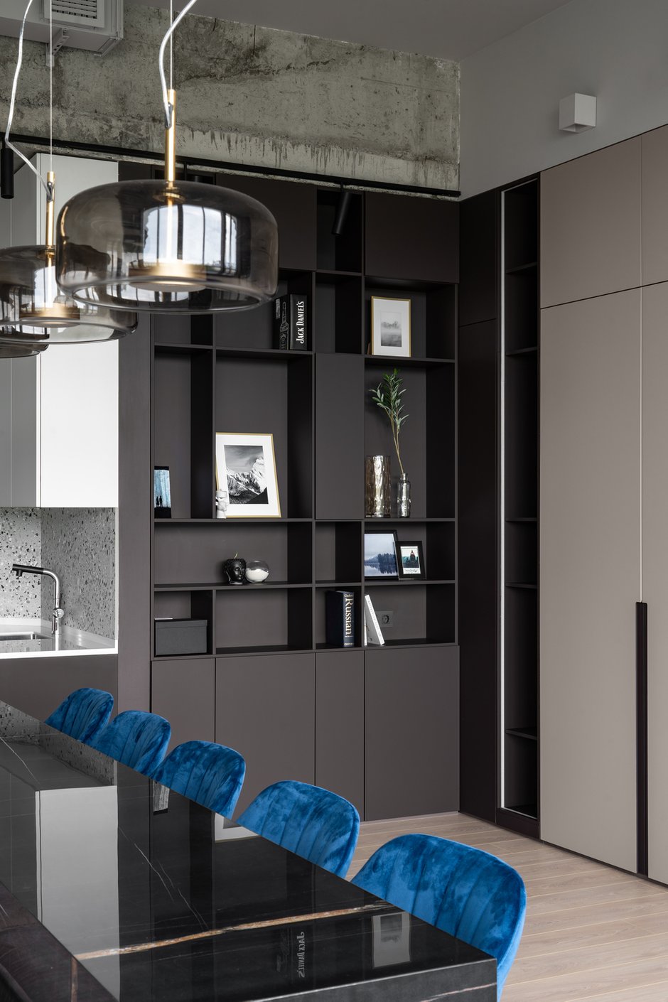 Фотография:  в стиле , Лофт, Современный, Квартира, Проект недели, Санкт-Петербург, 2 комнаты, Более 90 метров, Юлия Журович, Лейла Махир – фото на INMYROOM