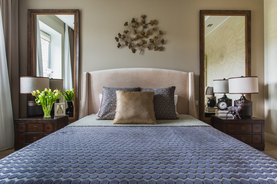 Фотография: Спальня в стиле Современный, Прованс и Кантри, Эклектика, Квартира, Проект недели, Москва, Юрий Гришко, Монолитный дом, 4 и больше, Более 90 метров, INMYROOM_ВИДЕО, INMYROOM TV, Юлия Баршевская – фото на INMYROOM