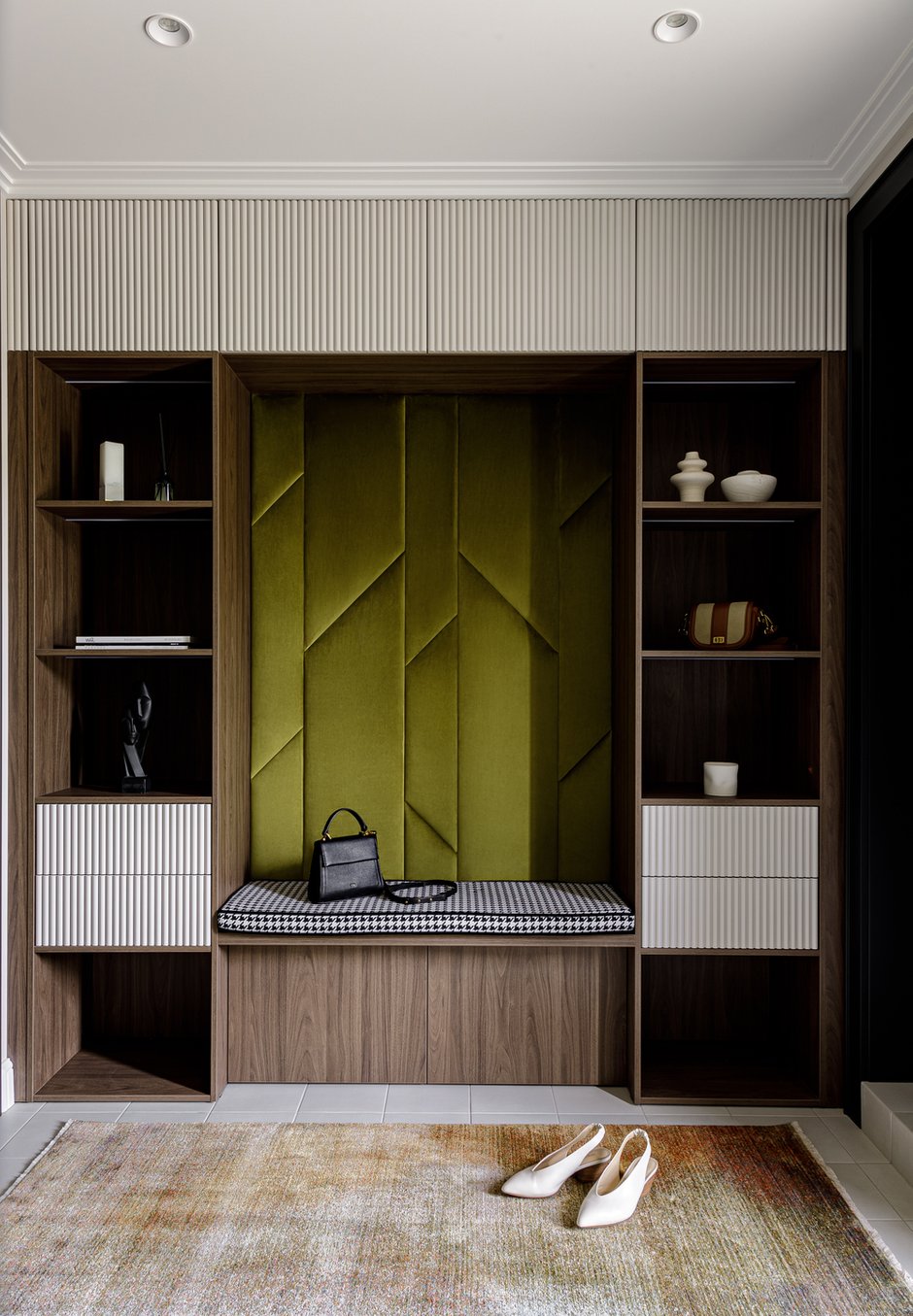 Фотография: Прихожая в стиле Классический, Современный, Дом, Проект дня, Дом и дача, Краснодар, Кирпичный дом, 4 и больше, Более 90 метров, Татьяна Черкашина – фото на INMYROOM
