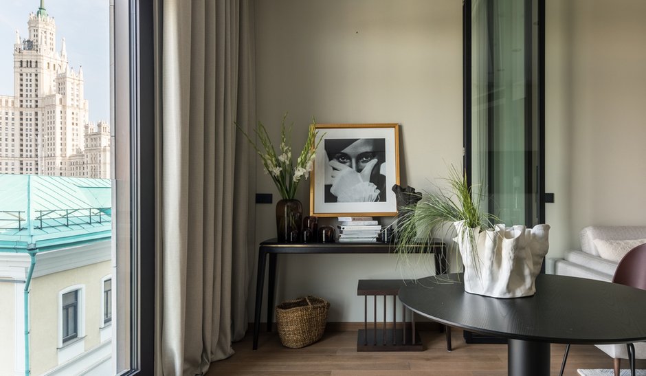 Фотография: Гостиная в стиле Современный, Квартира, Проект недели, Москва, Монолитный дом, 2 комнаты, 60-90 метров, Анастасия Рыкова, #эксклюзивныепроекты, Анна Денисова, ЖК «Балчуг» – фото на INMYROOM