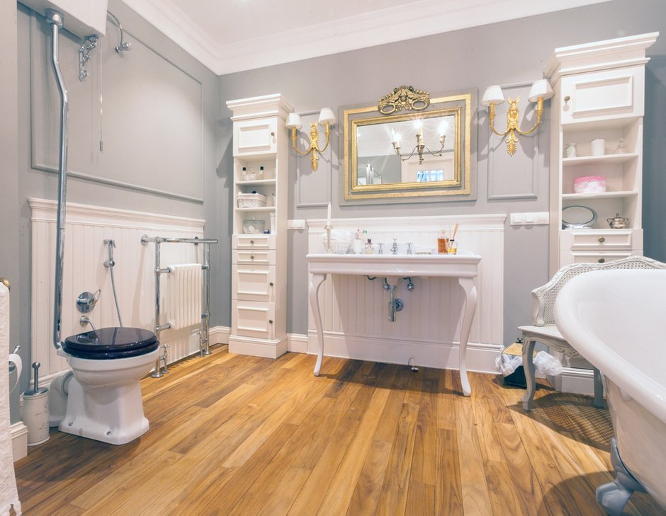Фотография:  в стиле , Классический, Эклектика, Дом, Россия, Restoration Hardware, Белый, Проект недели, Черный, Москва, Красный, Dulux, Серый, Коричневый, Никита Морозов, интерьер загородного дома, Possoni, Arte Veneziana S.r.l, Traditional Bathrooms, Devon & Devon, Casa d'Arte Paoletti, Old Wood, Roche Bobois, Stovax William IV, как обустроить загородный дом, классический стиль в интерьере, камин в гостиной, Таунхаус – фото на INMYROOM