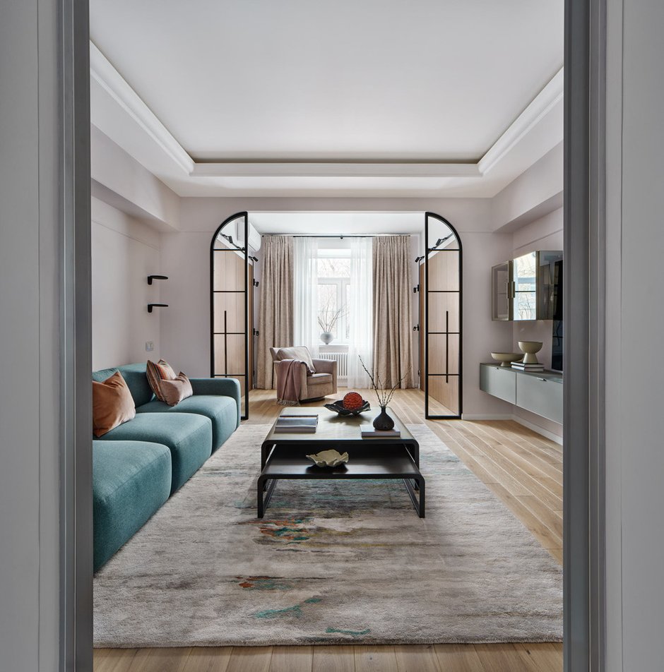 Фотография: Гостиная в стиле Современный, Квартира, Проект дня, Москва, Сталинка, 3 комнаты, Более 90 метров, Анастасия Уфимцева – фото на INMYROOM