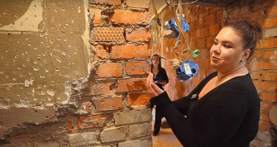 Фотография:  в стиле , Квартира, Переделка, Ремонт, как разместить розетки, Сталинка, розетки, розетки и выключатели, что учесть при ремонте, ремонт сталинки, переделка типовой квартиры, гостиная в сталинке, переделка сталинки, шоу Ремонтный движ, розетки в сталинке, план розеток в сталинке – фото на INMYROOM