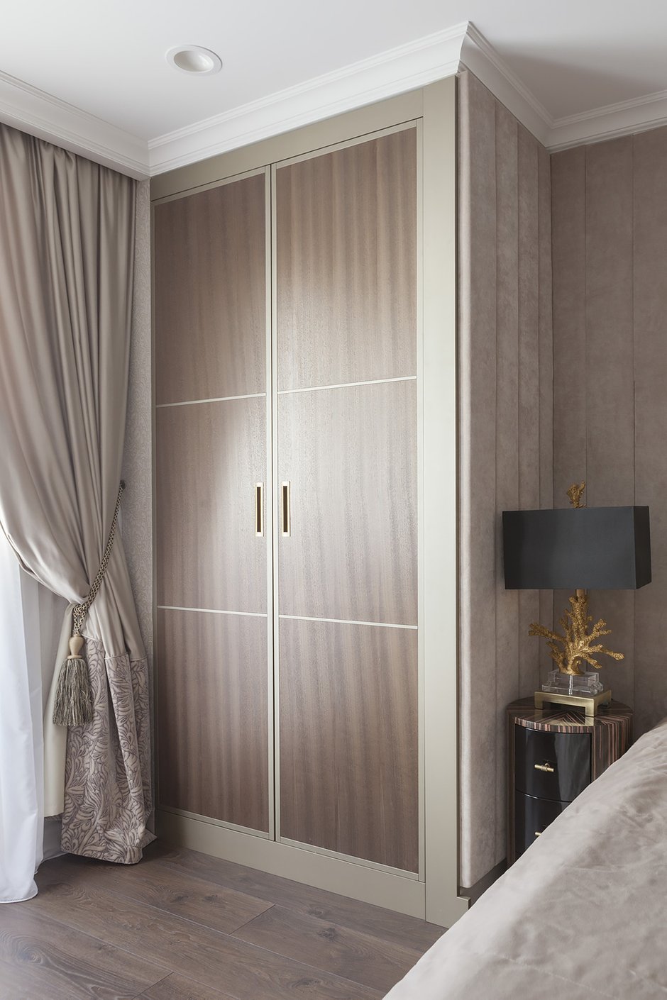 Фотография: Спальня в стиле Классический, Современный, Квартира, Проект недели, Москва, Юрий Гришко, Панельный дом, 4 и больше, Более 90 метров, Елена Поворова, Бюро Home Emotions, Екатерина Реброва – фото на INMYROOM