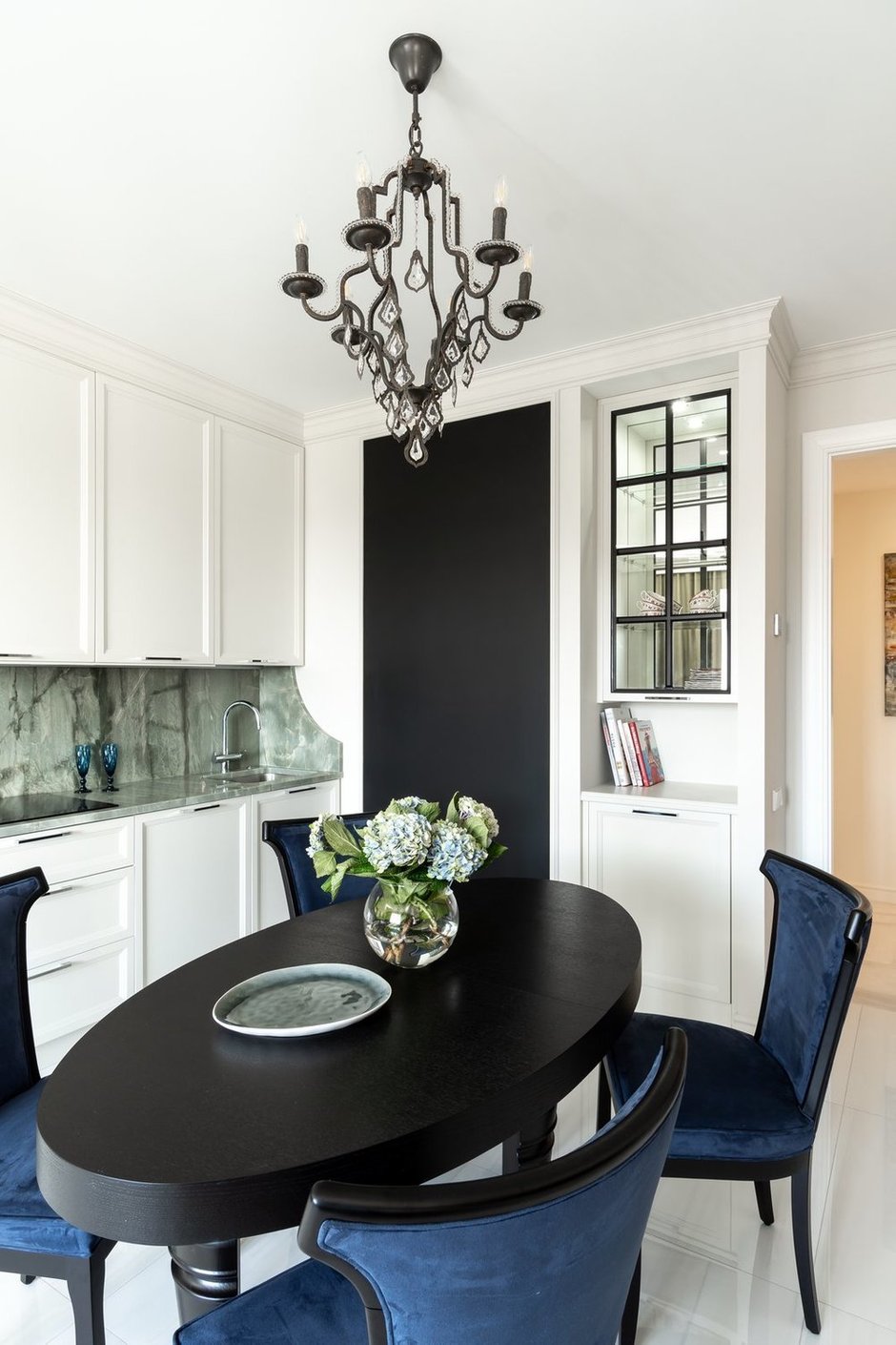 Фотография: Кухня и столовая в стиле Классический, Современный, Квартира, Белый, Проект дня, Москва, Бежевый, 3 комнаты, Более 90 метров, Кристина Изотова – фото на INMYROOM