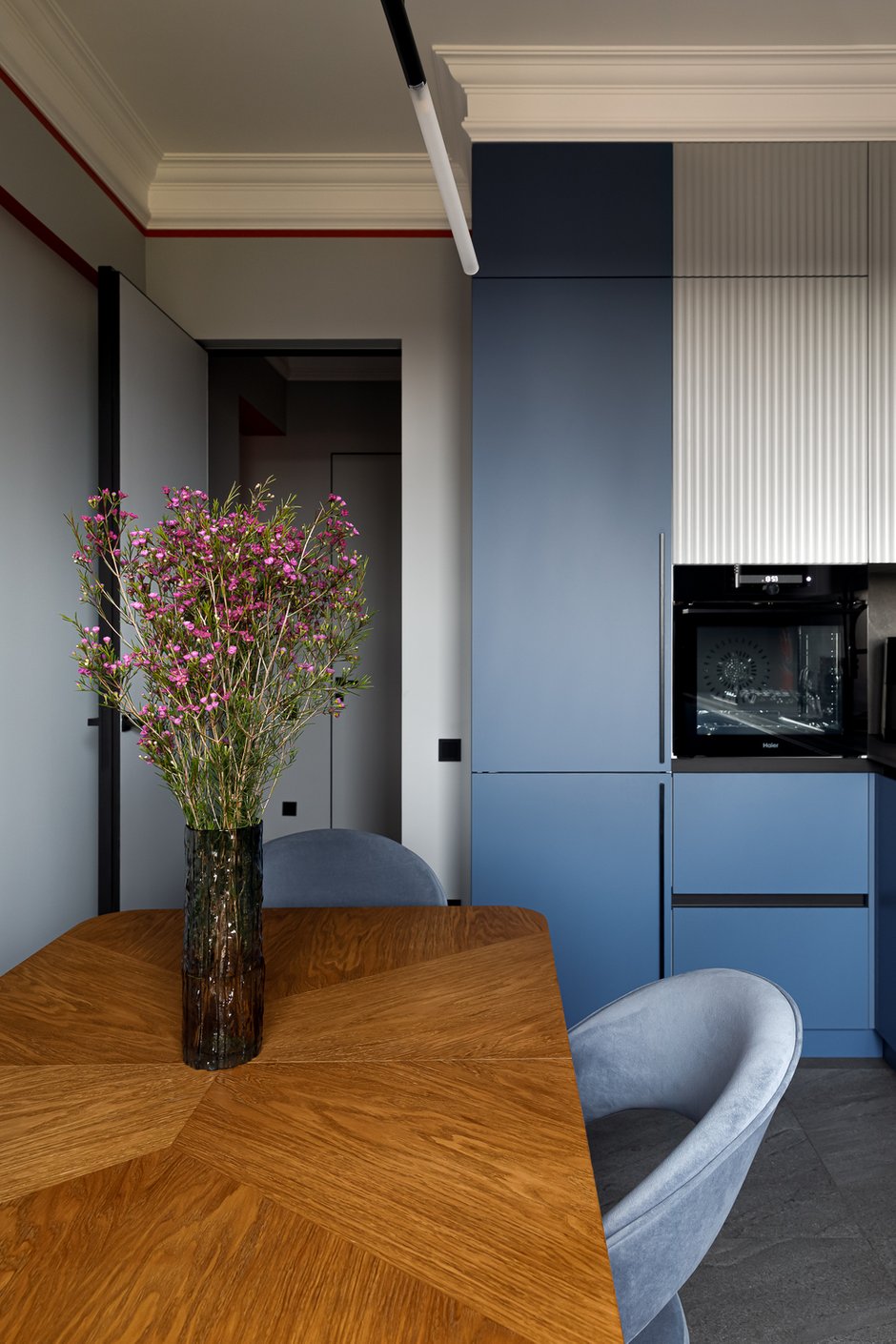 Фотография: Кухня и столовая в стиле Современный, Квартира, Проект дня, Москва, Сталинка, Кирпичный дом, 4 и больше, Более 90 метров, Марина Рукавишникова – фото на INMYROOM