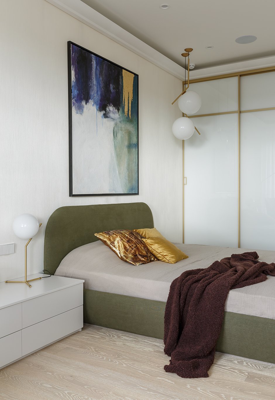 Фотография: Спальня в стиле Современный, Классический, Квартира, Проект недели, Санкт-Петербург, 3 комнаты, 60-90 метров, Кирилл Пономаренко – фото на INMYROOM