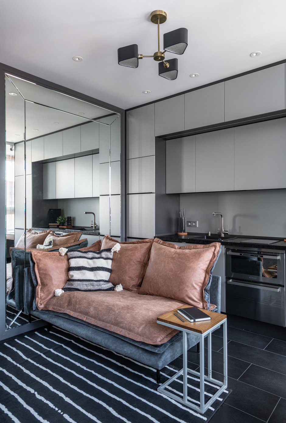 Фотография: Кухня и столовая в стиле Современный, Квартира, Студия, Минимализм, Проект недели, Москва, Дарья Дубкова, до 40 метров – фото на INMYROOM