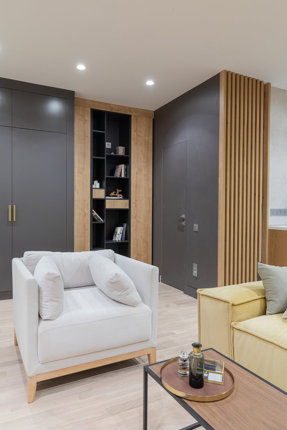 Фотография: Гостиная в стиле Минимализм, Современный, Квартира, Проект недели, Санкт-Петербург, 2 комнаты, 40-60 метров, ARCA design – фото на INMYROOM