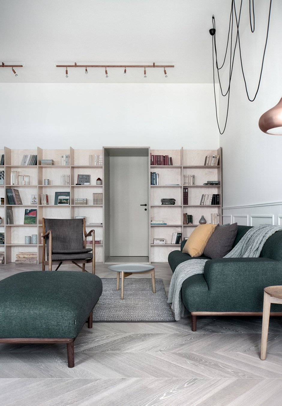 Фотография: Гостиная в стиле Минимализм, Эклектика, Квартира, Проект недели, Санкт-Петербург, Кирпичный дом, 4 и больше, Более 90 метров, INT2architecture – фото на INMYROOM