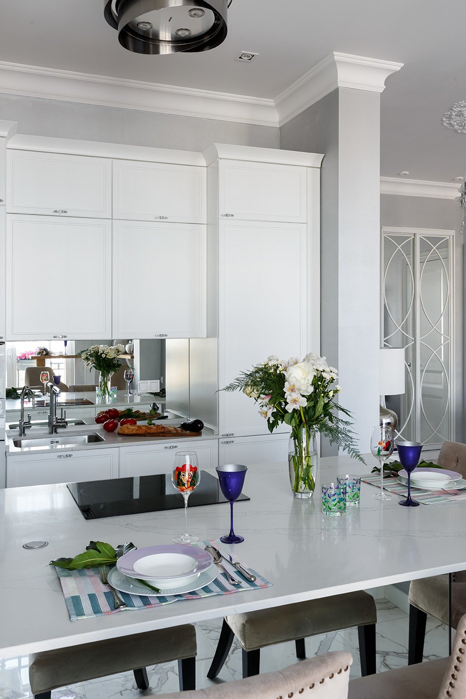 Фотография: Кухня и столовая в стиле Классический, Современный, Эклектика, Квартира, Проект дня, Санкт-Петербург, 2 комнаты, 60-90 метров, Инна Азорская – фото на INMYROOM