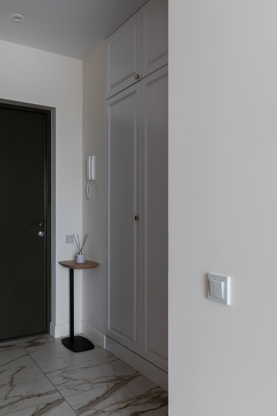 Фотография: Прихожая в стиле Современный, Квартира, Проект недели, Санкт-Петербург, до 40 метров, Silva Gonian Design – фото на INMYROOM