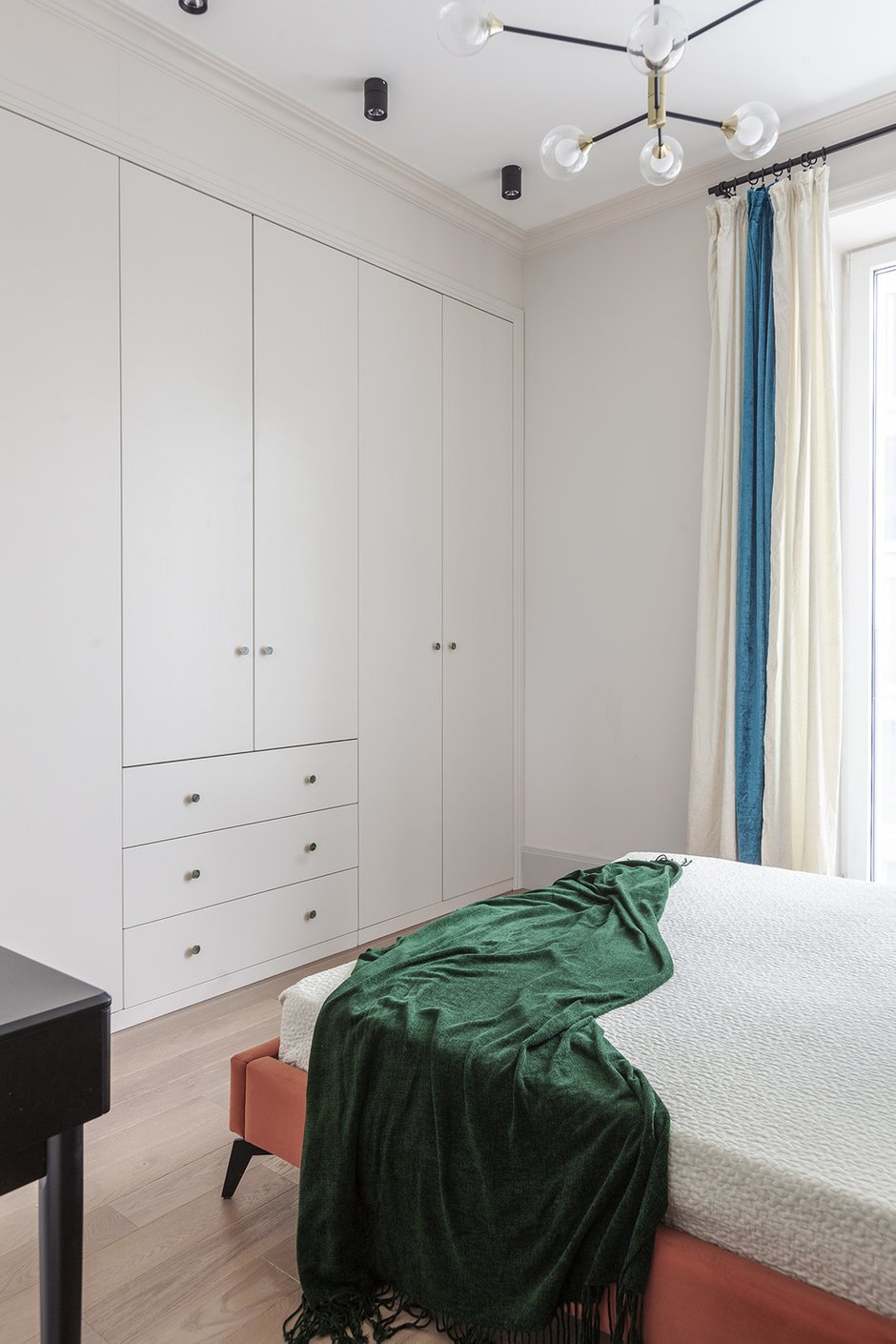 Фотография: Спальня в стиле Современный, Квартира, Проект недели, Москва, 4 и больше, 60-90 метров, Рада Кобук, Варя Шалито – фото на INMYROOM