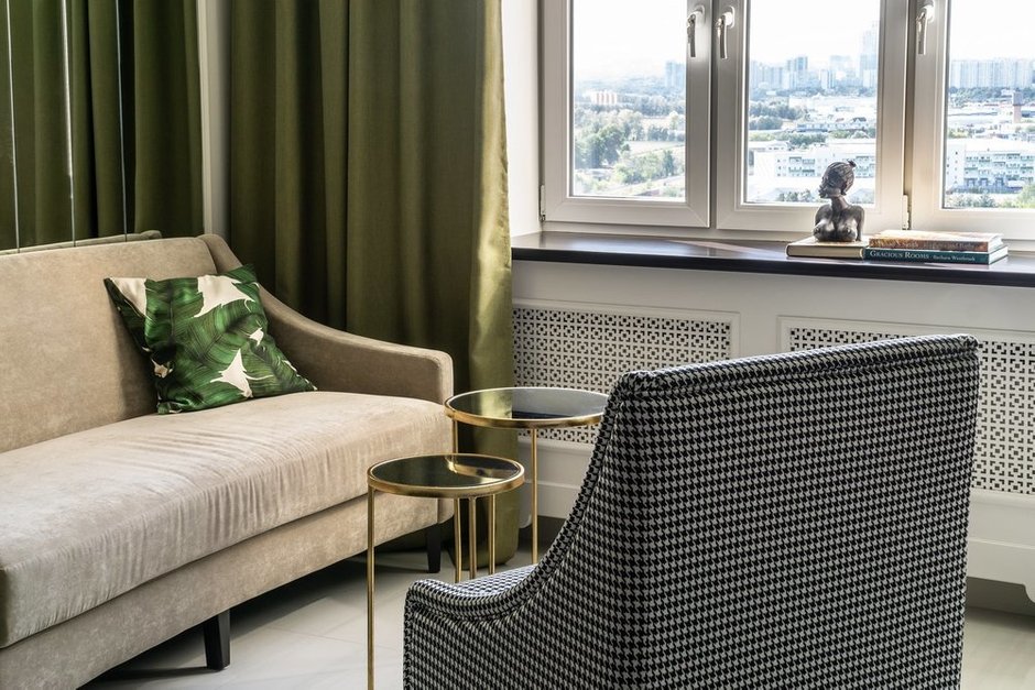 Фотография: Гостиная в стиле Современный, Классический, Квартира, Белый, Проект дня, Москва, Бежевый, 3 комнаты, Более 90 метров, Кристина Изотова – фото на INMYROOM