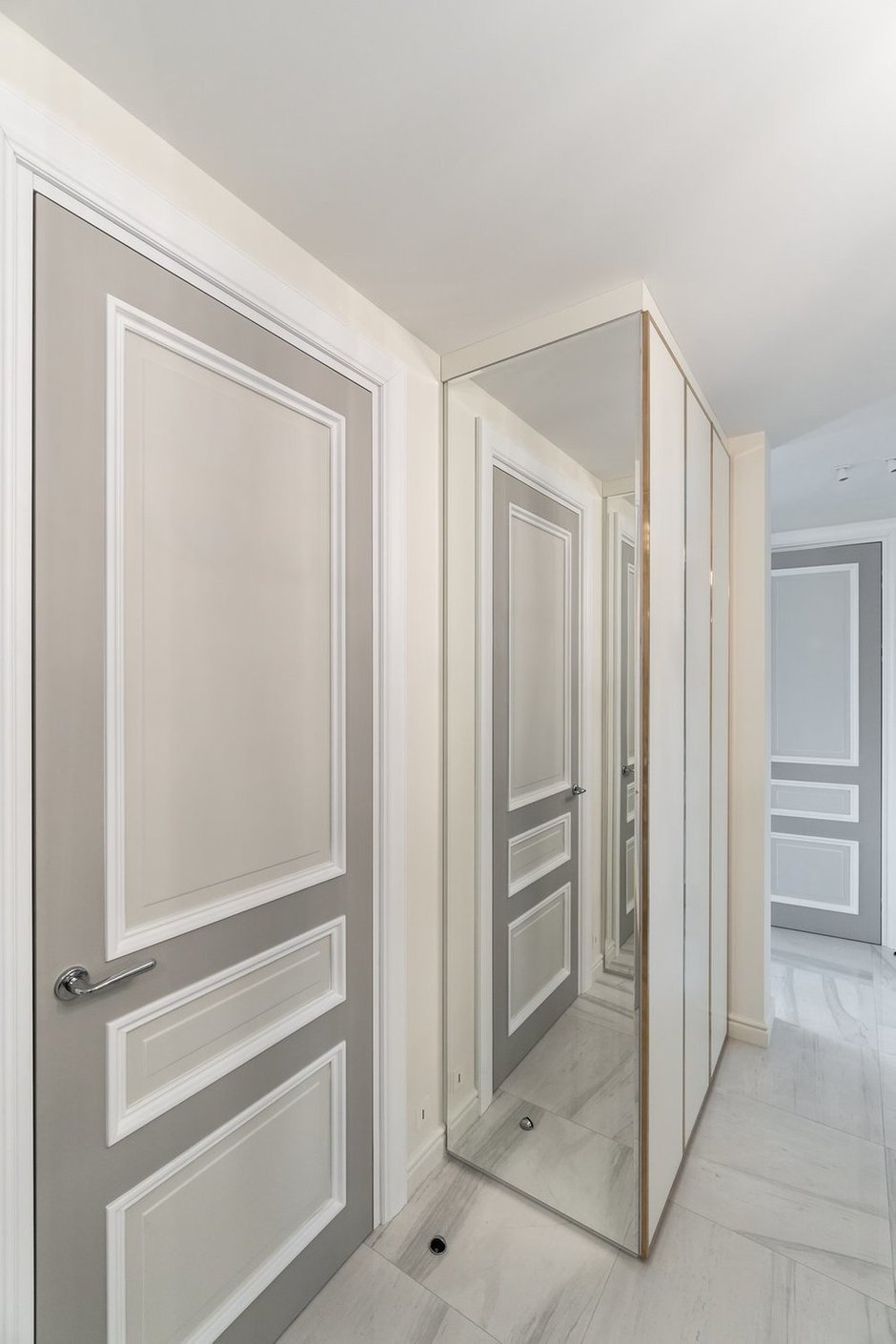 Фотография: Прихожая в стиле Современный, Классический, Квартира, Белый, Проект дня, Москва, Бежевый, 3 комнаты, Более 90 метров, Кристина Изотова – фото на INMYROOM